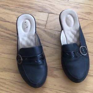 Soft walk wedge slip on size 9.5 w